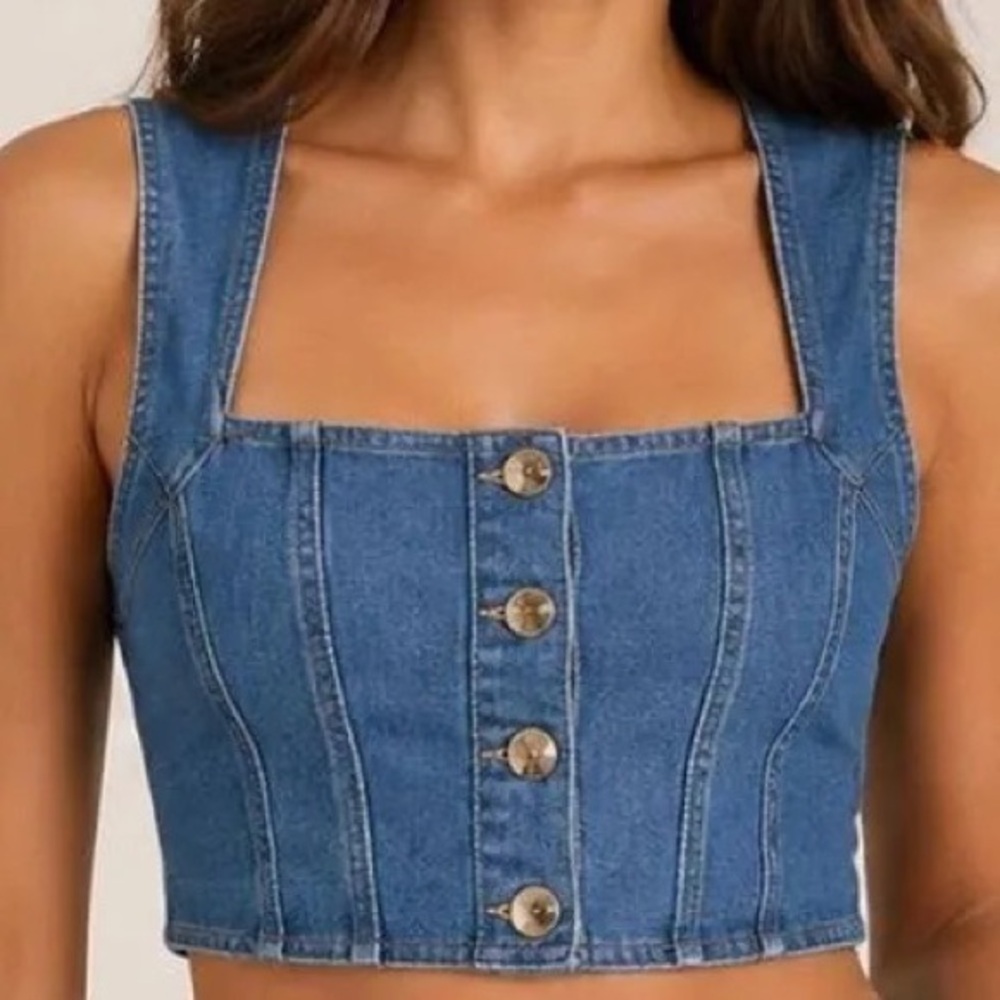 NEW HOUSE OF HARLOW LIGHT DENIM CROP VEST WITH GOLDEN BUTTONS TO ADD ELEGANCE!🎁 - Picture 8 of 10